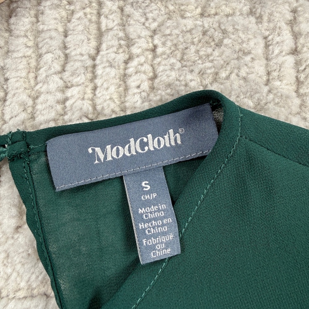 ModCloth Velvet Mixed Media Top Women's Small Green Puff Sleeve Holiday Romantic - Picture 3 of 10